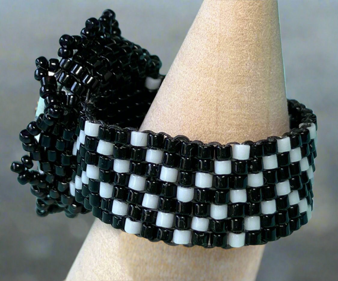 Black and White Zig Zag Ring with Large Crystal